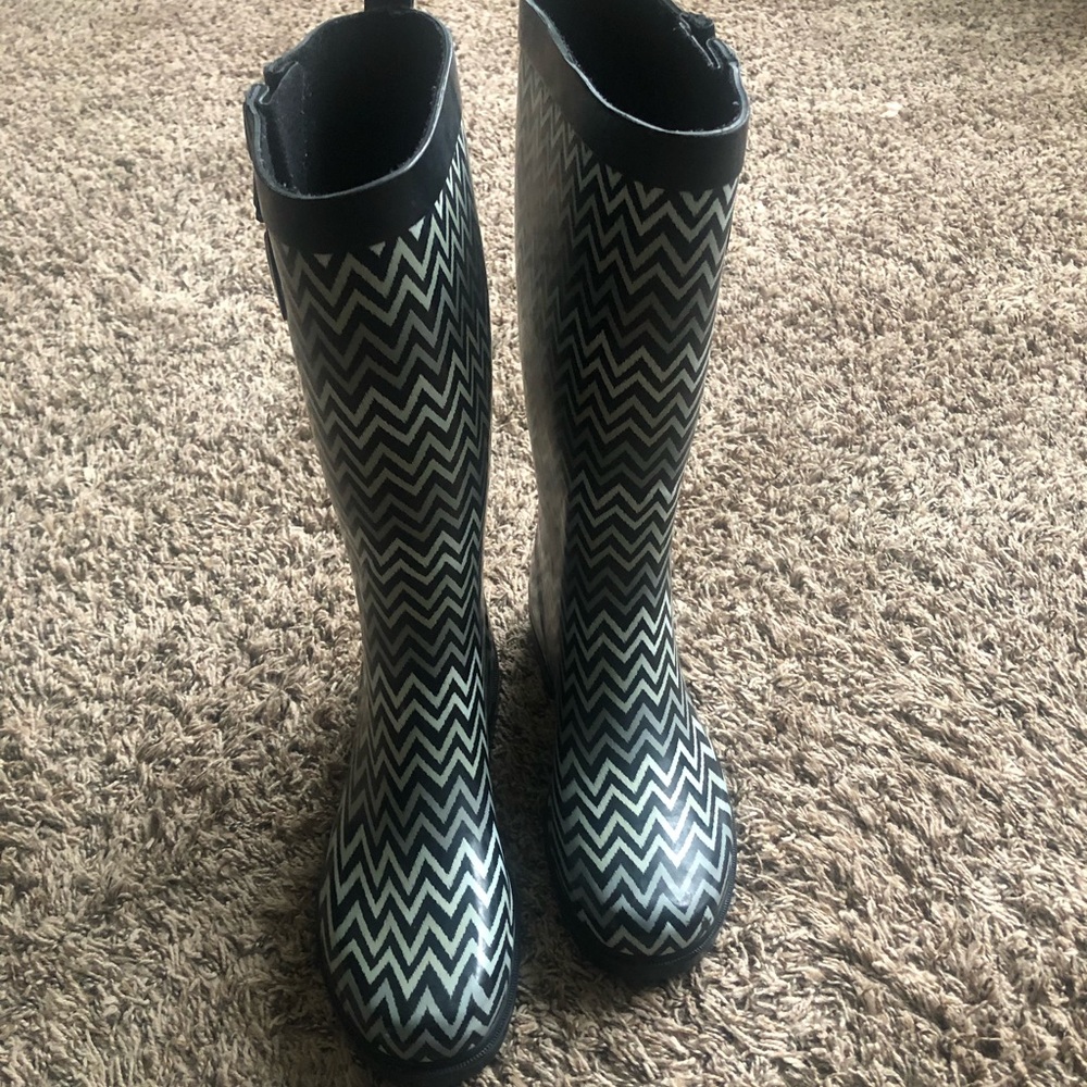 Capellini rain boots size 9